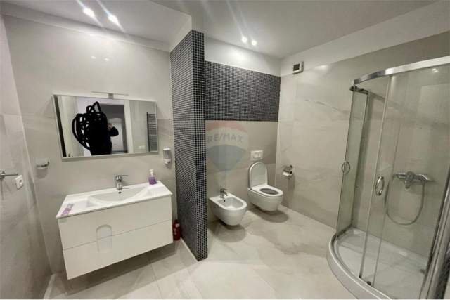 Tirane, jepet me qera apartament 3+1+A+BLK Kati 3, 1 m² 450 Euro (Astir)