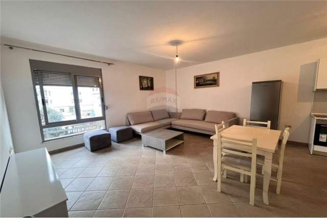 Tirane, jepet me qera apartament 2+1 Kati 3, 79 m² 300 Euro (Sotir Caci)