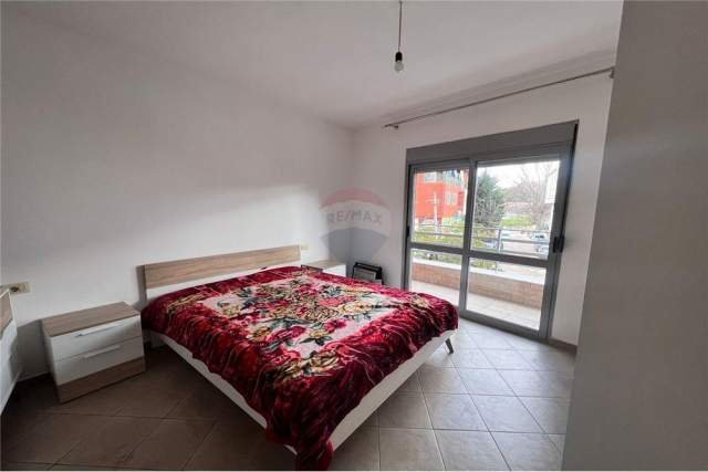 Tirane, jepet me qera apartament 2+1 Kati 3, 79 m² 300 Euro (Sotir Caci)