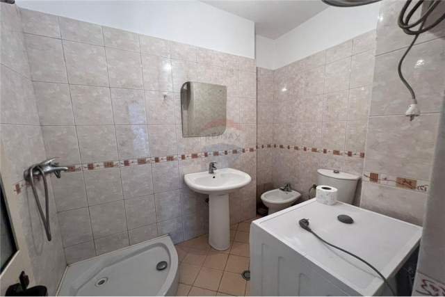 Tirane, jepet me qera apartament 2+1 Kati 3, 79 m² 300 Euro (Sotir Caci)