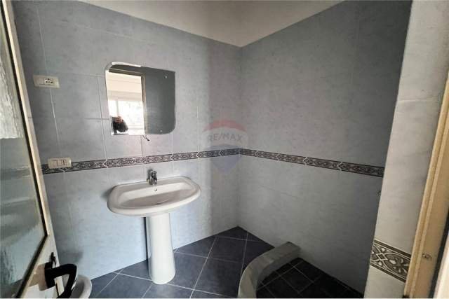 Tirane, jepet me qera apartament 2+1 Kati 3, 79 m² 300 Euro (Sotir Caci)
