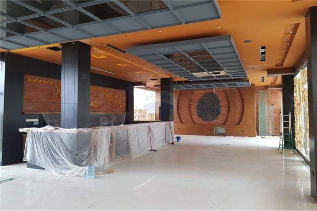 Tirane, jepet me qera ambjent biznesi Kati 0, 167 m² 2.000 Euro (Astir)