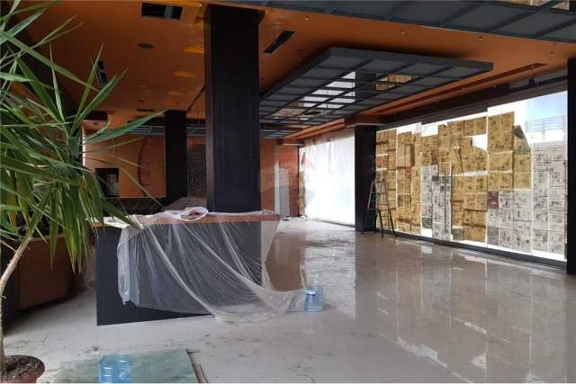 Tirane, jepet me qera ambjent biznesi Kati 0, 167 m² 2.000 Euro (Astir)
