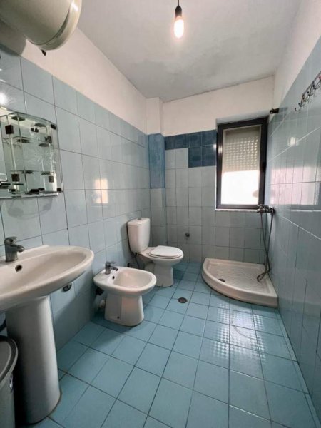 Tirane, jepet me qera apartament 1+1+BLK Kati 2, 68 m² 270 Euro (Restorant Durresi)