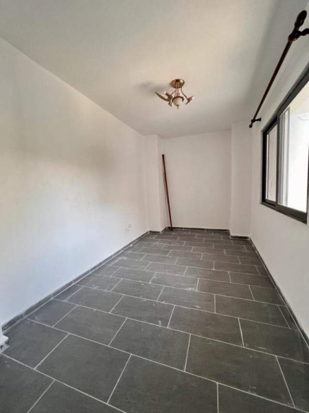 Tirane, jepet me qera apartament 1+1+BLK Kati 2, 68 m² 270 Euro (Restorant Durresi)
