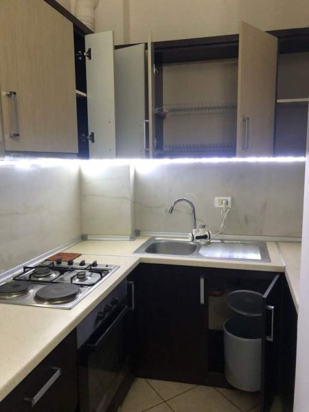Tirane, jepet me qera apartament 1+1+BLK Kati 3, 60 m² 40.000 Leke (prapa Globe)