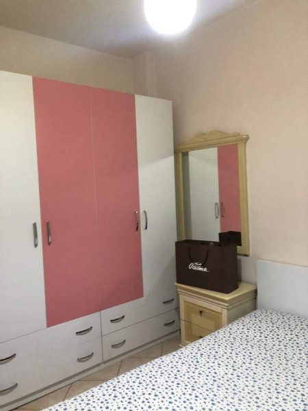 Tirane, jepet me qera apartament 1+1+BLK Kati 3, 60 m² 40.000 Leke (prapa Globe)