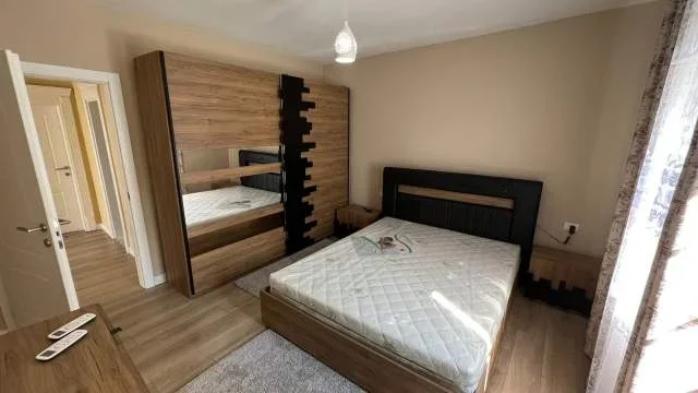 Tirane, jepet me qera Vile 117 m² 1.000 Euro (Sauk i Ri)