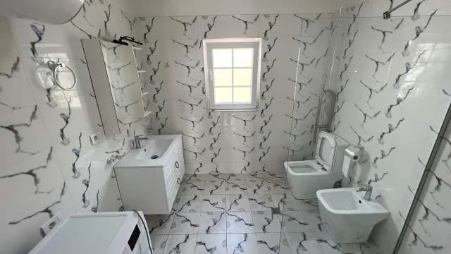 Tirane, jepet me qera Vile 117 m² 1.000 Euro (Sauk i Ri)