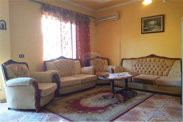 Tirane, jepet me qera apartament 2+1 Kati 1, 75 m² 300 Euro (Rruga e Elbasanit)