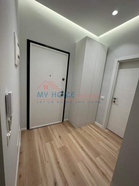 Tirane, jepet me qera apartament 1+1+BLK Kati 8, 74 m² 800 Euro (Procredit Bank Kompleksi Square 21)