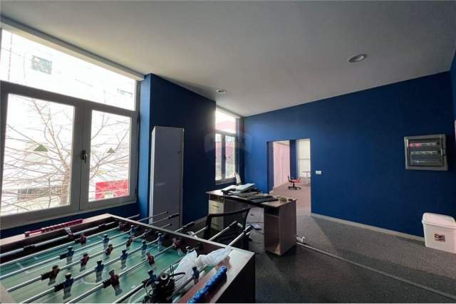 Tirane, jepet me qera zyre Kati 1, 510 m² 3.990 Euro (Selvia)