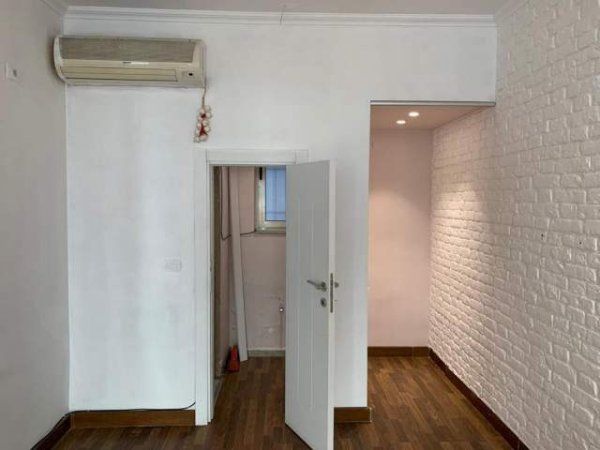 Tirane, jepet me qera dyqan Kati -1, 34 m² 700 Euro (ish ekspozita)