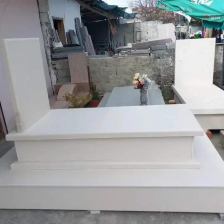 Tirane, Punime Varresh