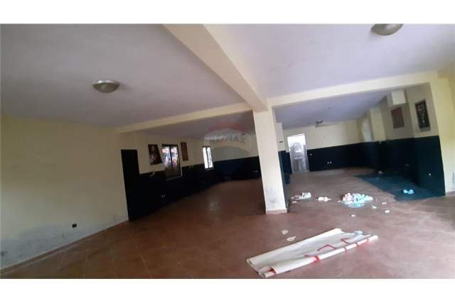 Tirane, jepet me qera ambjent biznesi Kati 0, 300 m² 2.500 Euro (rr. 28 Nentori)
