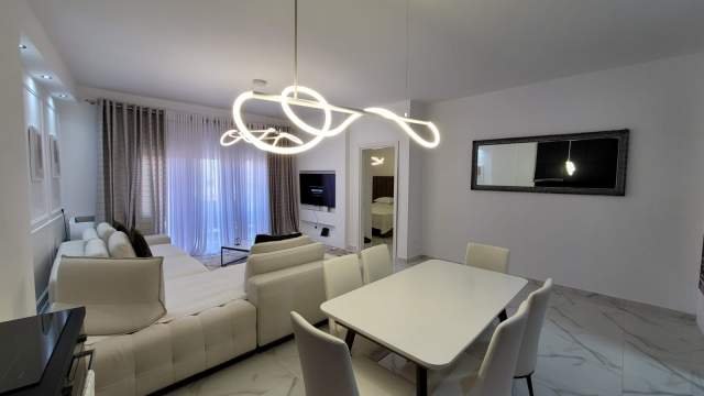 Tirane, jepet me qera apartament 1+1+BLK Kati 3, 80 m² 520 Euro (SELVIA)