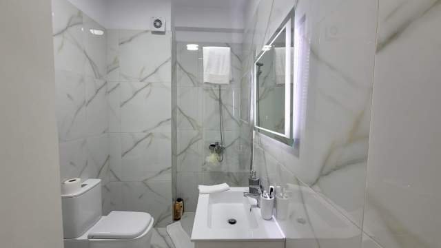 Tirane, jepet me qera apartament 1+1+BLK Kati 3, 80 m² 520 Euro (SELVIA)