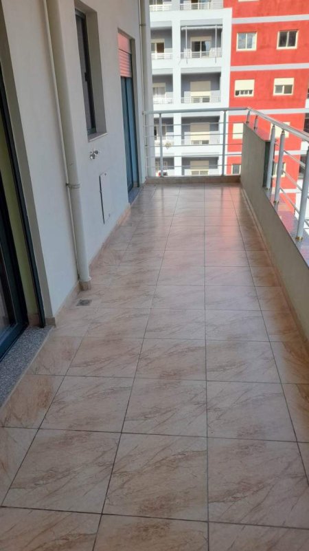 Fier, jap me qera apartament 2+1+BLK Kati 4, 104 m² 25.000 Leke (Rruga Jani Bakalli)