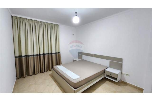 Tirane, jepet me qera apartament 2+1+BLK Kati 4, 90 m² 500 Euro (Pazari i Ri)