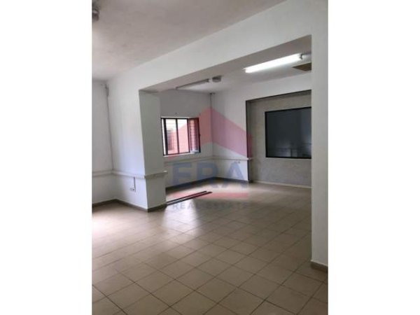Tirane, jepet me qera ambjent biznesi Kati 1, 140 m² 750 Euro (Pazari i Ri)