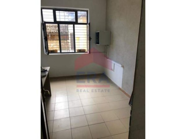 Tirane, jepet me qera ambjent biznesi Kati 1, 140 m² 750 Euro (Pazari i Ri)