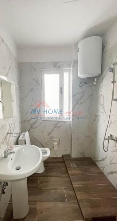 Tirane, jepet me qera zyre Kati 1, 128 m² 800 Euro (rruga e elbasanit)