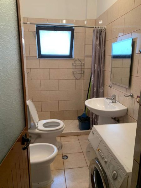 Tirane, jepet me qera apartament 1+1+BLK Kati 3, 60 m² 40.000 Leke (prapa Globe)