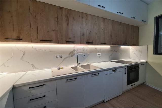 Tirane, jepet me qera apartament 2+1 Kati 5, 120 m² 1.000 Euro (Rruga e Kavajes)