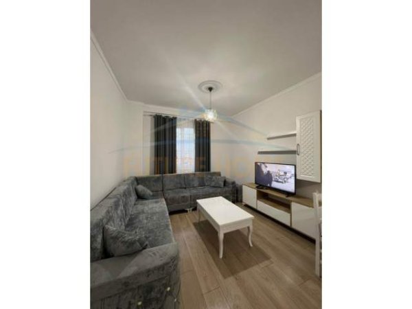 Tirane, jepet me qera apartament 2+1+BLK Kati 10, 98 m² 400 Euro (rruga 3 deshmoret)