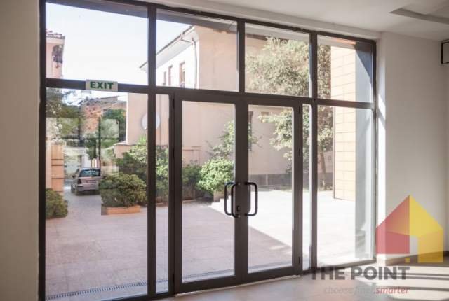 Tirane, jepet me qera zyre Kati 0, 100 m² 1.000 Euro (Rruga Tafaj)