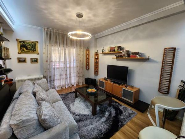 Tirane, jepet me qera apartament 1+1 Kati 5, 53 m² 500 Euro (Rruga Bardhok Biba)
