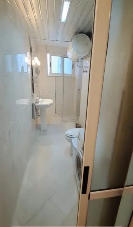 Tirane, jepet me qera apartament 1+1+BLK Kati 2, 67 m² 450 Euro (barrikada)