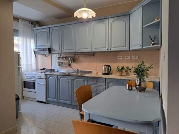 Tirane, jepet me qera apartament 1+1+BLK Kati 2, 67 m² 450 Euro (barrikada)