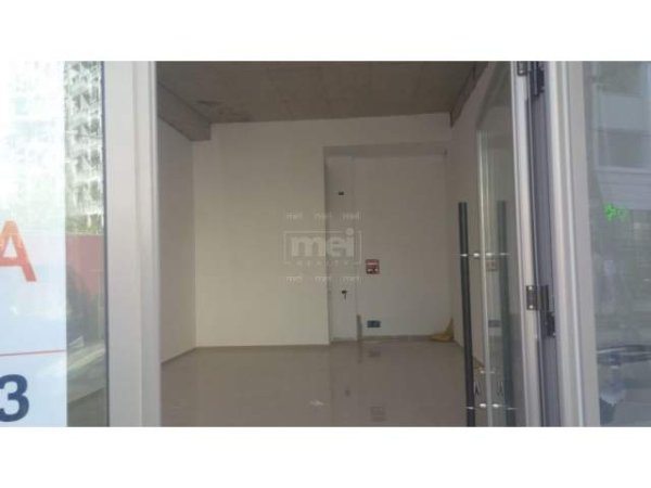 Tirane, jepet me qera dyqan Kati 0, 63 m² 700 Euro (rruga e Kosovareve)