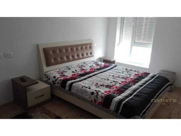 Tirane, jepet me qera apartament 2+1 500 Euro (kompleksi magnet)