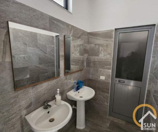 Shkoder, jepet me qera ambjent biznesi Kati 0, 180 m² 600 Euro (Parruce)