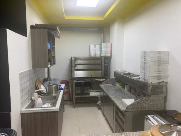 Tirane, jepet me qera dyqan Kati 0, 56 m² 400 Euro (Komuna e Parisit)