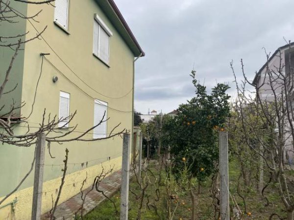 Tirane, shitet shtepi 2 Katshe Kati 2, 1.000 m² 165.000 Euro (Rruga Kastriotet)