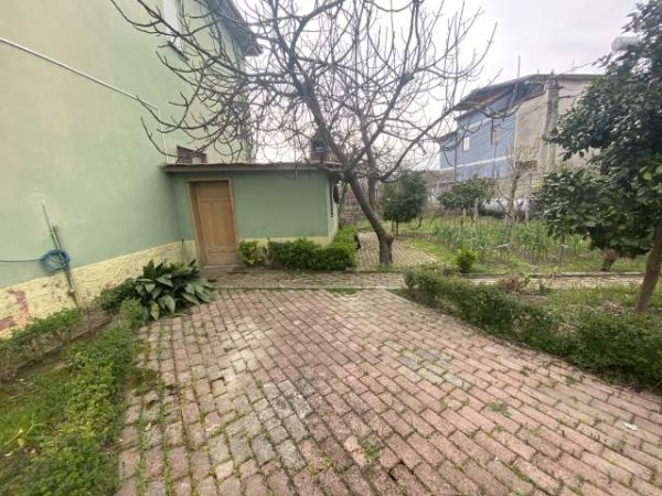 Tirane, shitet shtepi 2 Katshe Kati 2, 1.000 m² 165.000 Euro (Rruga Kastriotet)