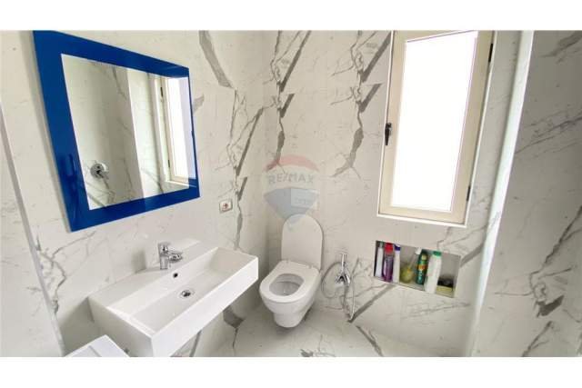 Tirane, jepet me qera apartament 1+1 Kati 4, 60 m² 450 Euro (Stacioni i Trenit)