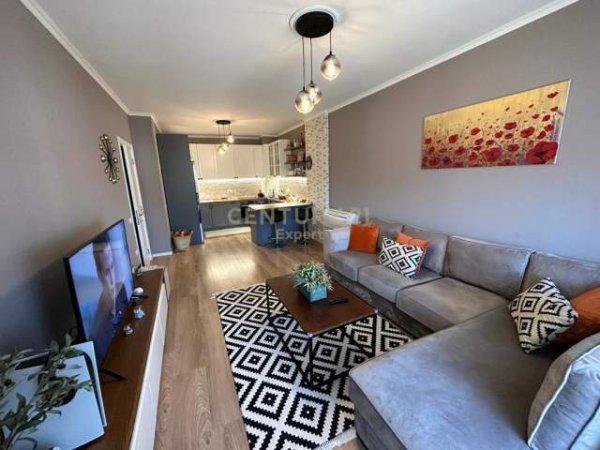 Tirane, shes apartament 2+1 Kati 3, 158.000 Euro (qender)