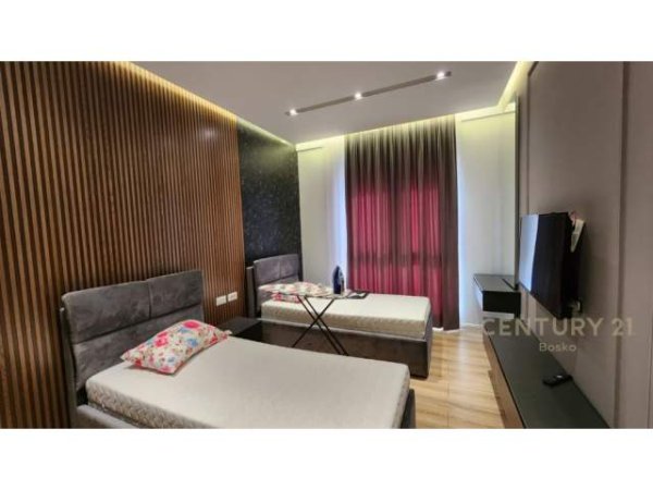 Tirane, jepet me qera apartament 2+1 Kati 7, 1.000 Euro
