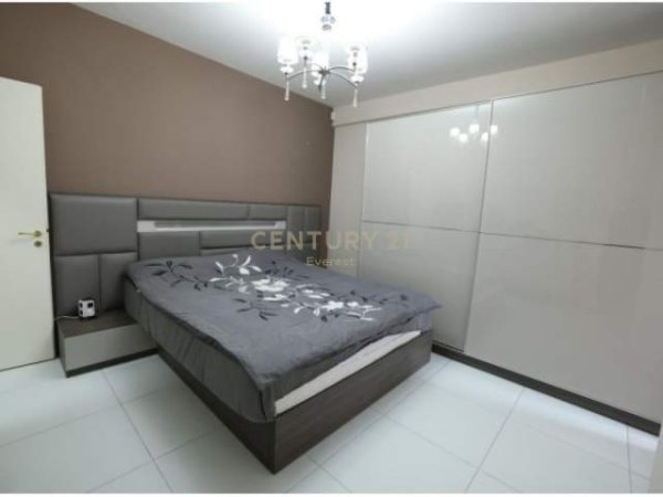 Tirane, shes apartament 2+1 Kati 2, 250.000  (kodra e diellit)