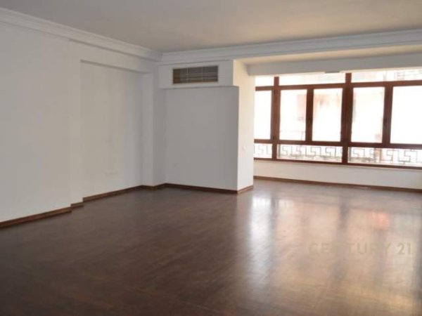 Tirane, shitet apartament 2+1+A+BLK 145 m² 435.000 Euro