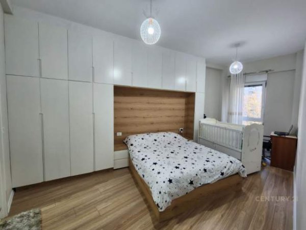 Tirane, shes apartament 2+1 180.000 Euro (Kompleksi Magnet)