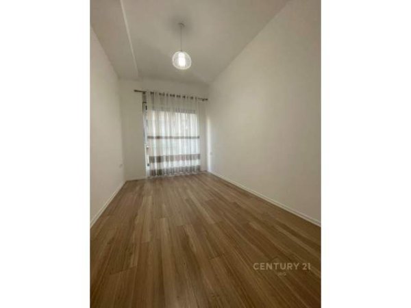 Tirane, shes apartament 2+1 180.000 Euro (Kompleksi Magnet)