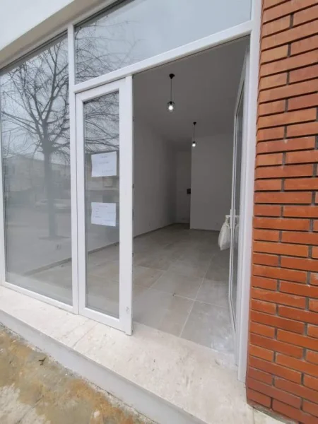 Tirane, jepet me qera ambjent biznesi Kati 1, 26 m² 270 Euro (Rruga e Dibres, direkte mbi QSUT)