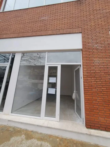 Tirane, jepet me qera ambjent biznesi Kati 1, 26 m² 270 Euro (Rruga e Dibres, direkte mbi QSUT)