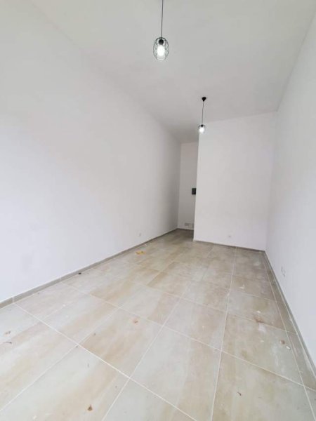 Tirane, jepet me qera ambjent biznesi Kati 1, 26 m² 250 Euro (Rruga e Dibres, direkte mbi QSUT)