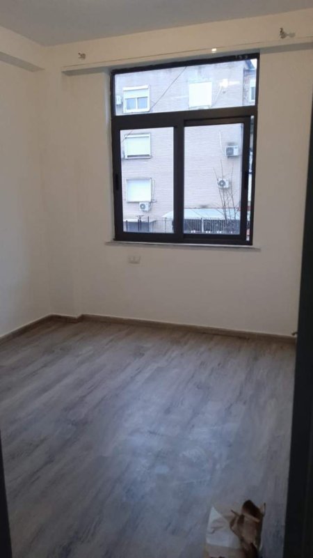 Tirane, jepet me qera apartament 2+1+BLK Kati 3, 93 m² 350 Euro (Ish Restorant Durresi)